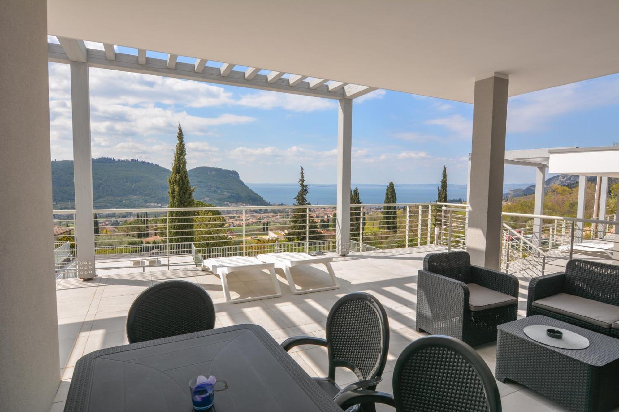 Sunset Lodge - Enjoy Holiday Garda  Exterior photo